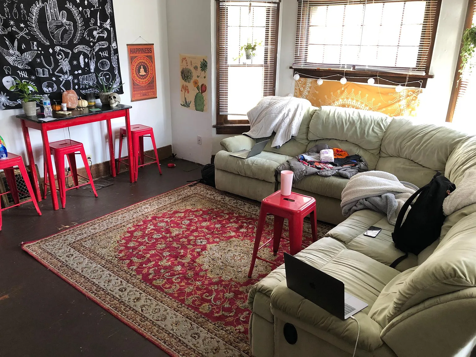 5 bed, 2200 sqft, $2,625 — Photo 2