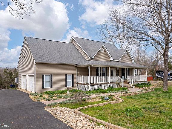 3rd image of 6202 Julian Ln