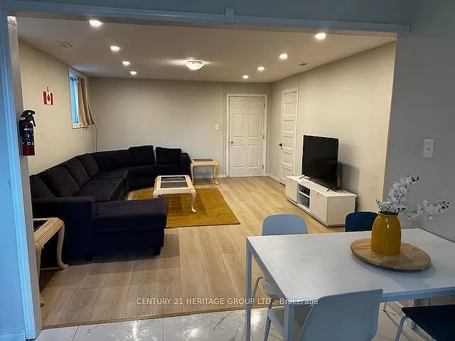 380 Georgian Dr #BASEMENT — Photo 4
