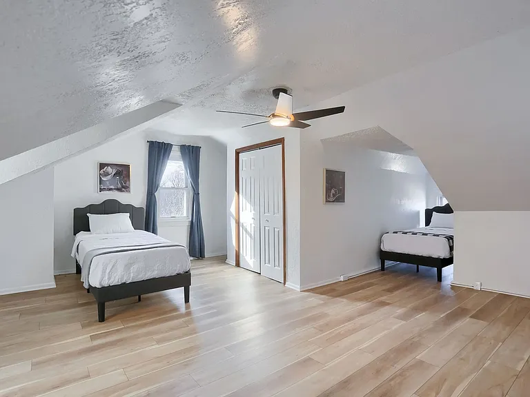 513 Grace St — Photo 30