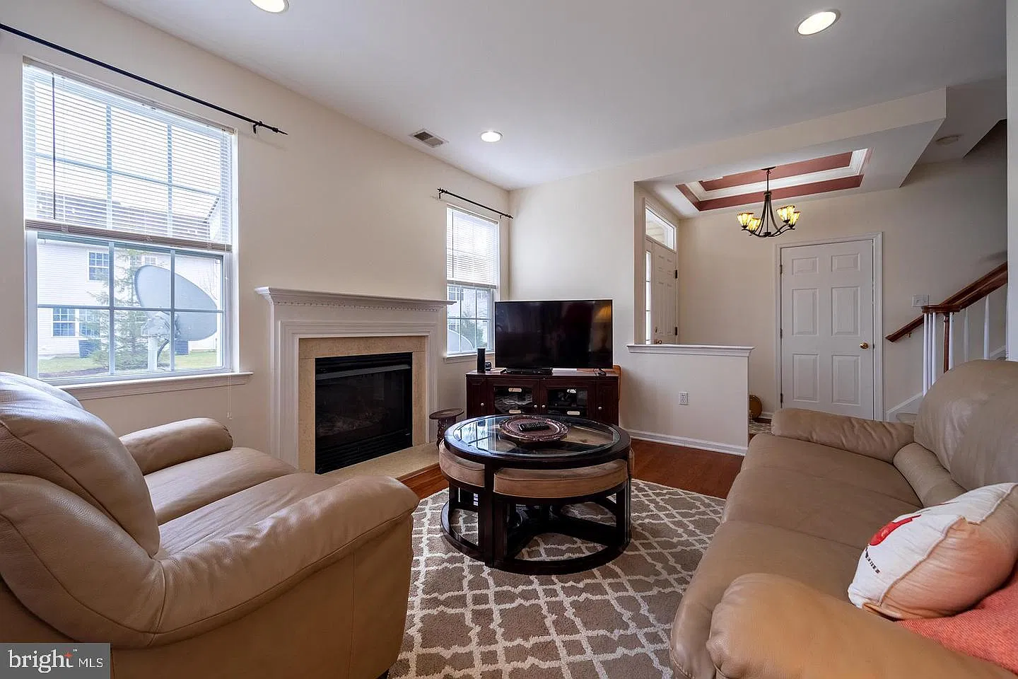 3 bed, 2.5 bath, 1690 sqft, $3,200 — Photo 1