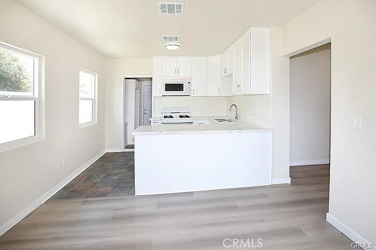 3 bed, 1200 sqft, $3,200 — Photo 4