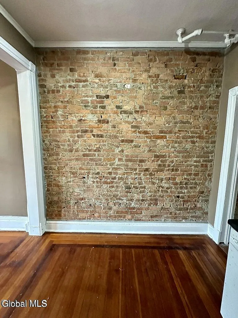 Studio, 900 sqft, $1,400 — Photo 3