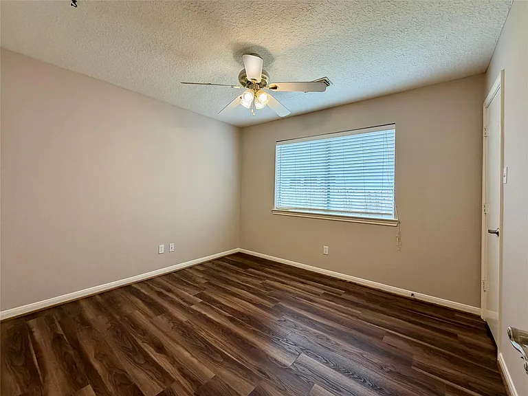 4006 Hunnington Dr — Photo 21