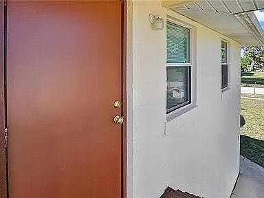 4th image of 905 Strathmore Pl