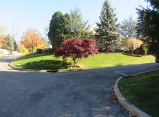 10 Pleasant Ridge Rd, Valhalla, NY 10595