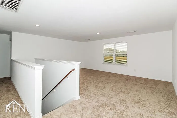137 Fox Glen Trl — Photo 7