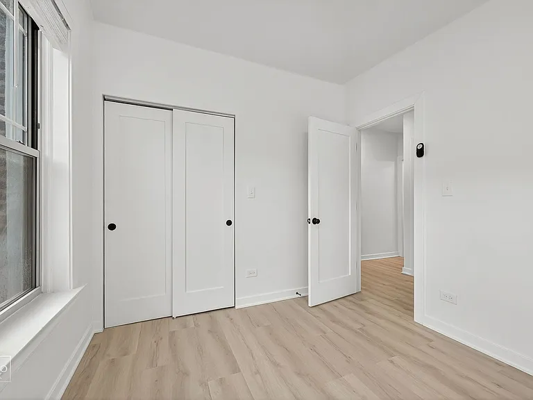 2139 W Lunt — Photo 9