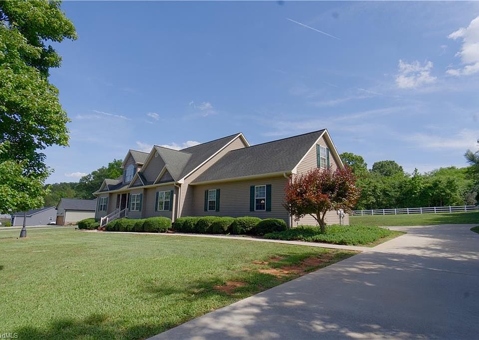 1st image of 2034 Waterford Pointe Rd
