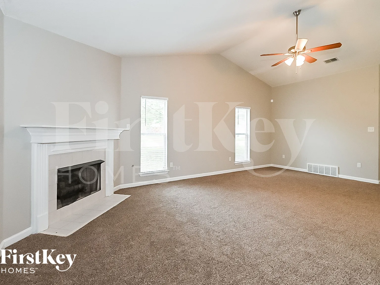 3 bed, 2.0 bath, 1636 sqft, $2,070 — Photo 2