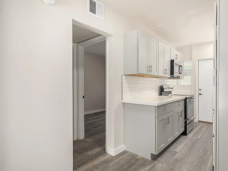 821 N 4th St #8 — Photo 7