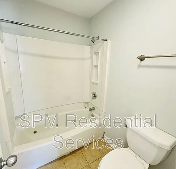 1811 Savannah Ct — Photo 11