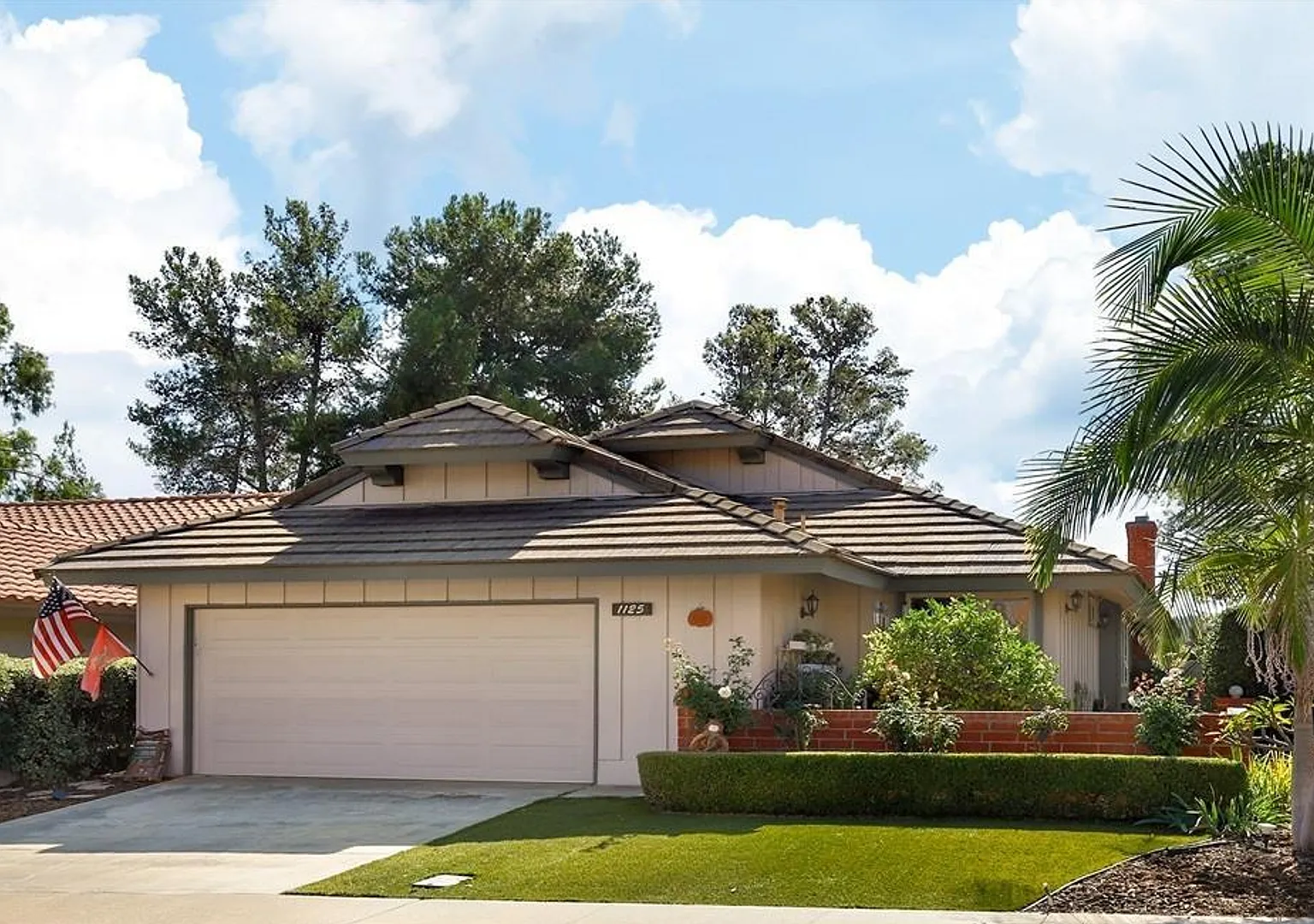 Beautiful 3-Bedroom Home Near Shadowridge Golf Course — Photo 1