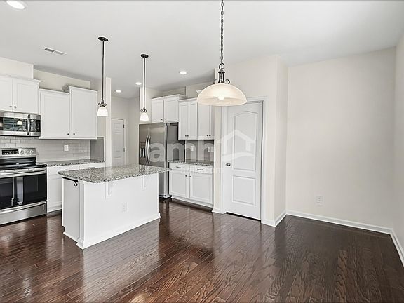 4th image of 246 Kennerly Ave