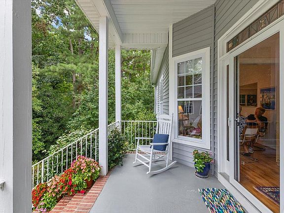 4th image of 153 Summit Oaks Ln