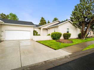 3597 SW Valleyview Dr, Redmond, OR 97756