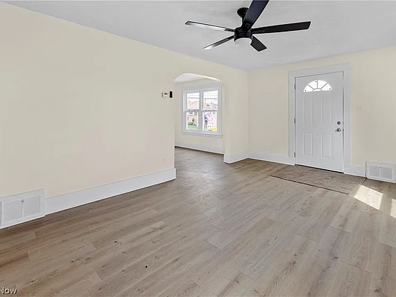 3rd image of 317 Bennett Dr
