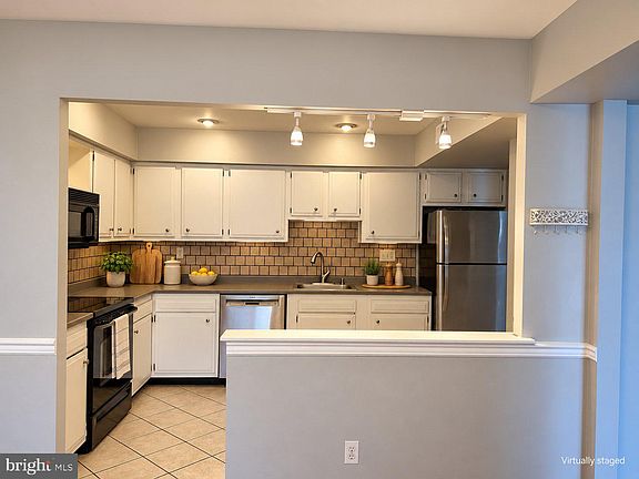 4th image of 188 Summit House