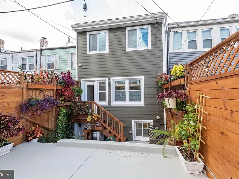 909 Delafield Pl NW #B — Photo 18