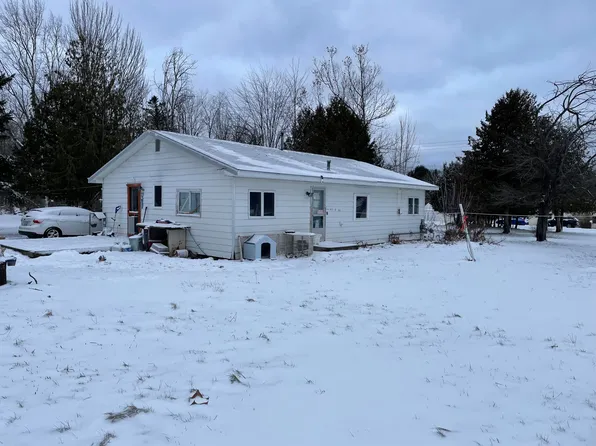 932 N Wilson Rd, Boyne City, MI 49712