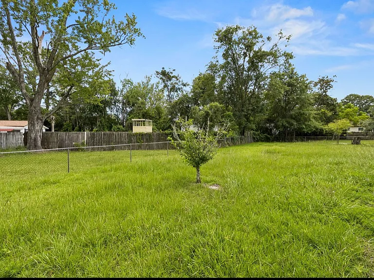 8428 Red Holly Ln — Photo 18