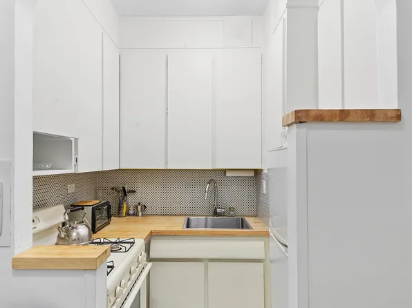 12 Beekman Place image 12 of 26