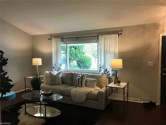 5th image of 25151 Mitchell Dr