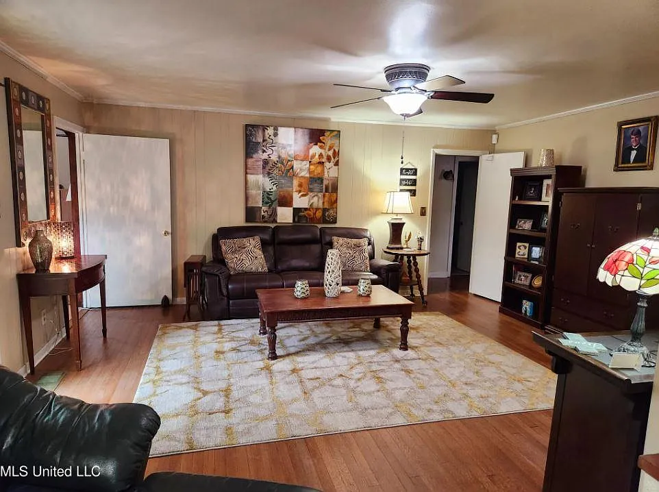 1436 Wilhurst St — Photo 3
