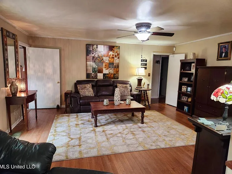 1436 Wilhurst St — Photo 3