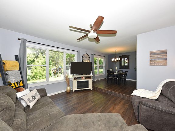 5th image of 595 Court Dr