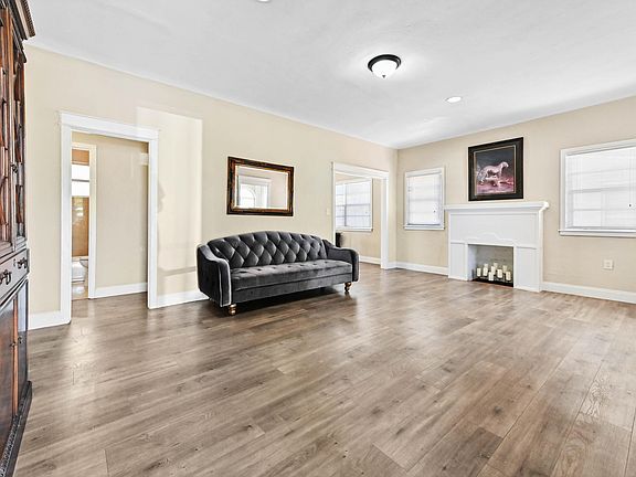 4th image of 444 Monroe Drive