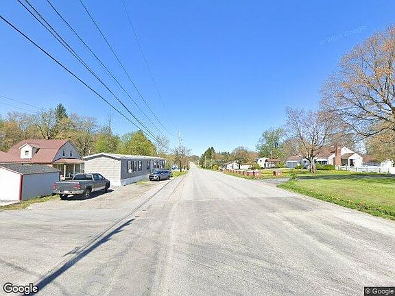 Exterior Neighborhood (street photo)