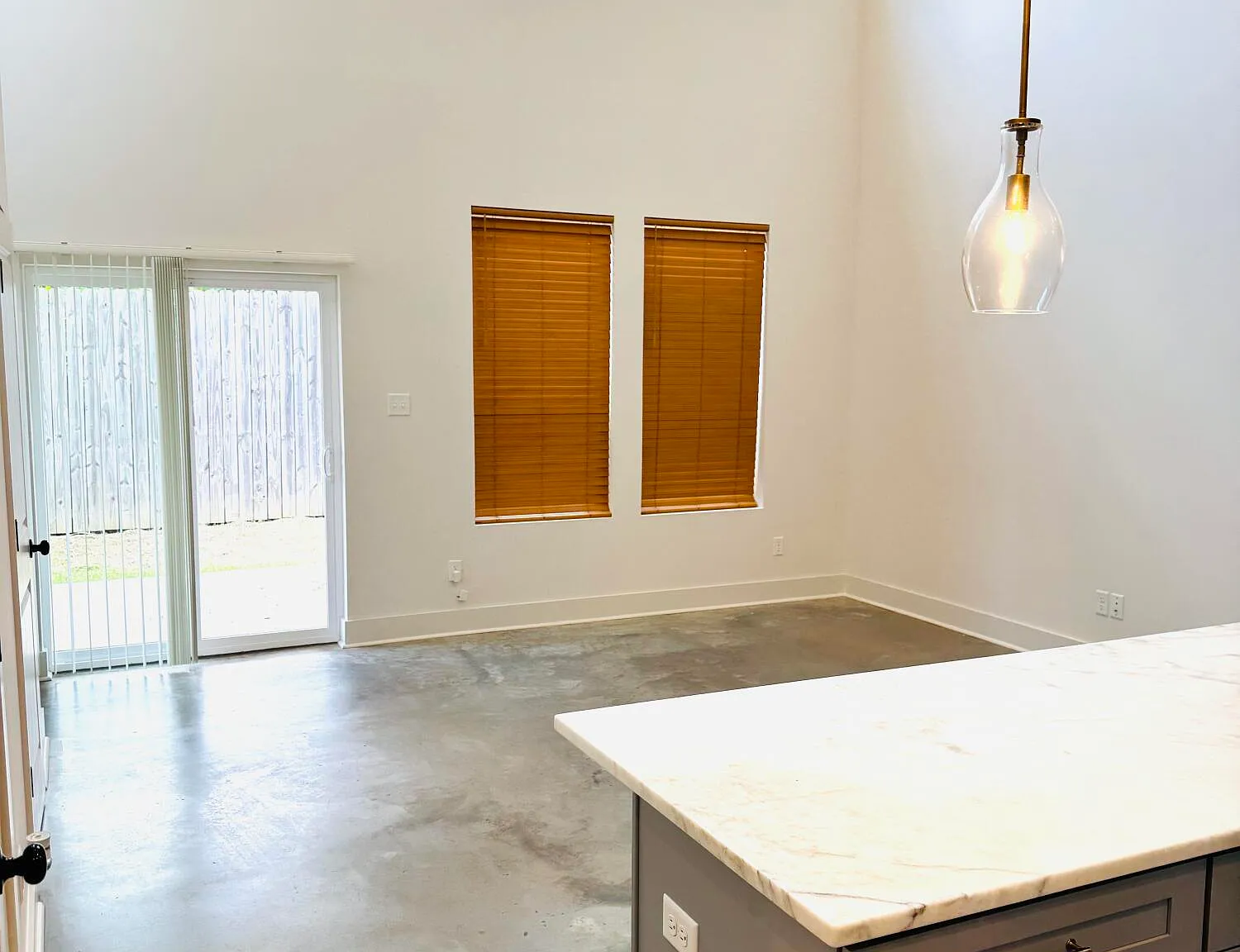 2 bed, 2.5 bath, 1432 sqft, $1,950 — Photo 2