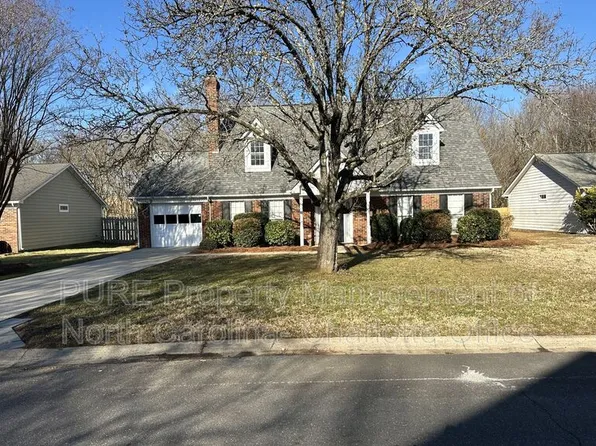 12115 Landing Green Dr, Charlotte, NC 28277