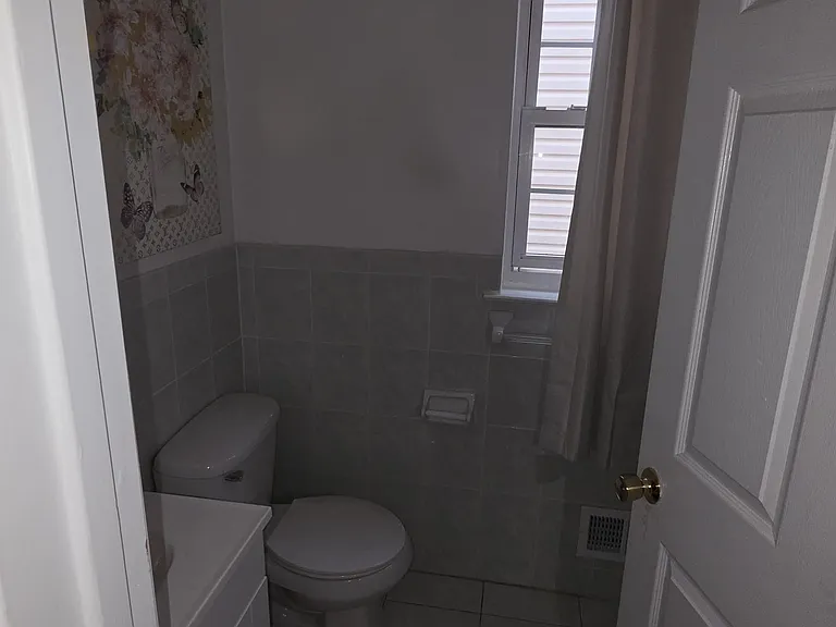 1079 Magnolia Ave — Photo 3