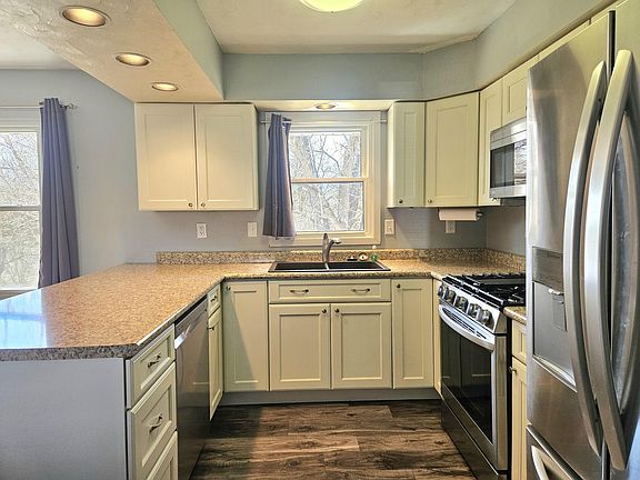 3rd image of 2762 Centerview Rd