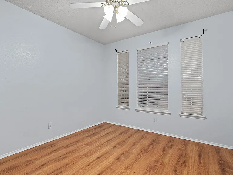 316 Leameadow Dr — Photo 24