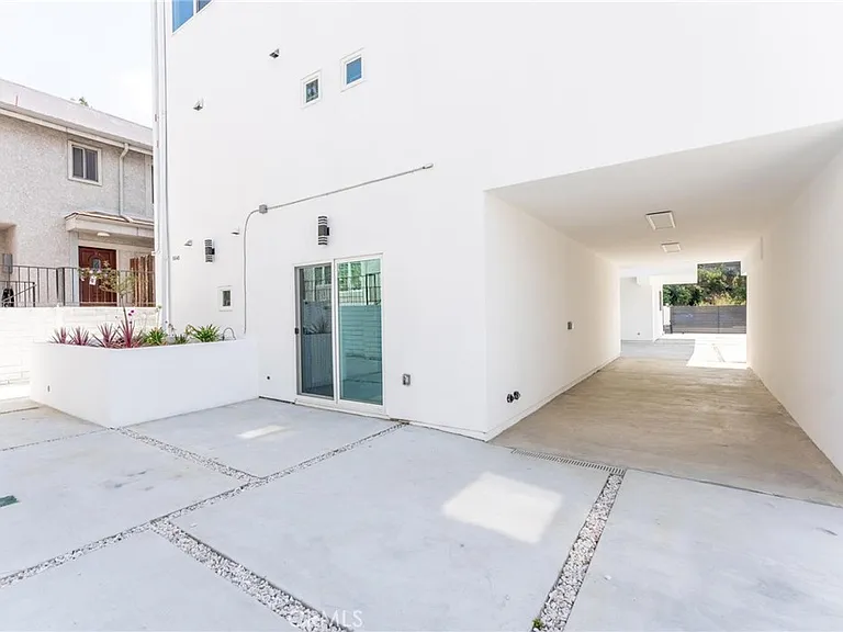 6845 N Haskell Ave #1 — Photo 21