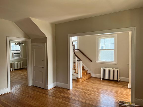4th image of 3200 W Grace St