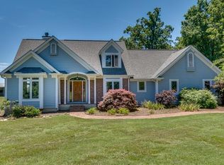 514 Green Fields Ln, Columbus, NC 28722