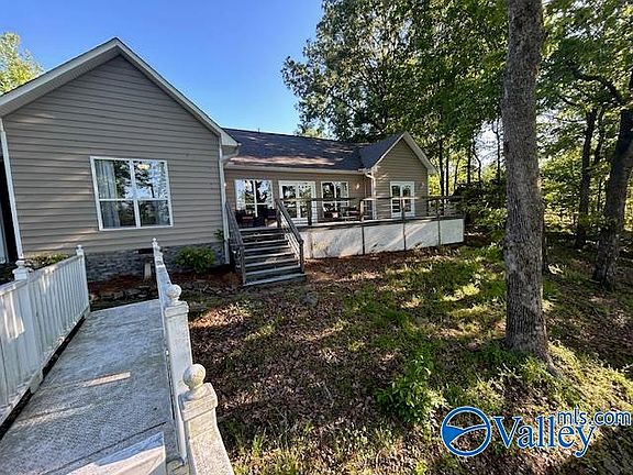 4th image of 330 Charnell Dr