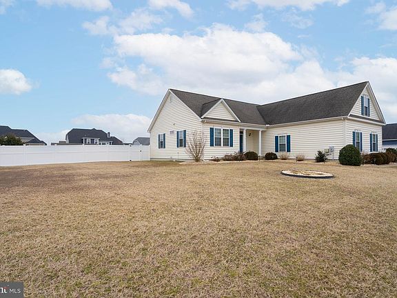 4th image of 23382 Greenbank Dr