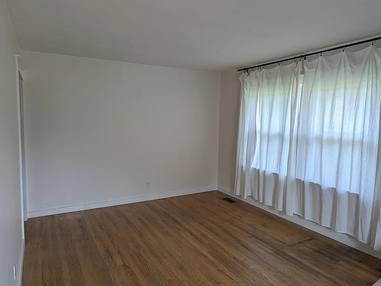 2121 Price Ave — Photo 3