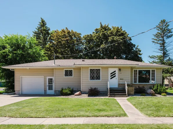 312 9th Ave SE, Waseca, MN 56093
