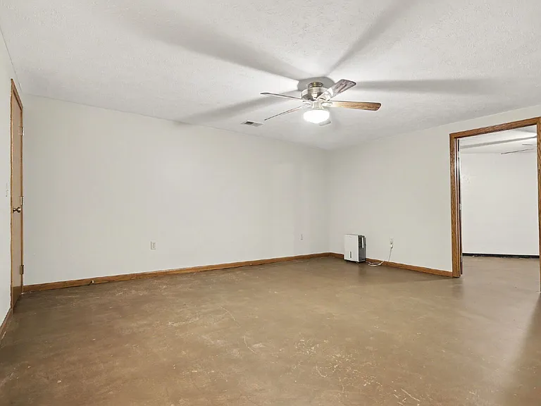 5050 Maple Grove Rd — Photo 24
