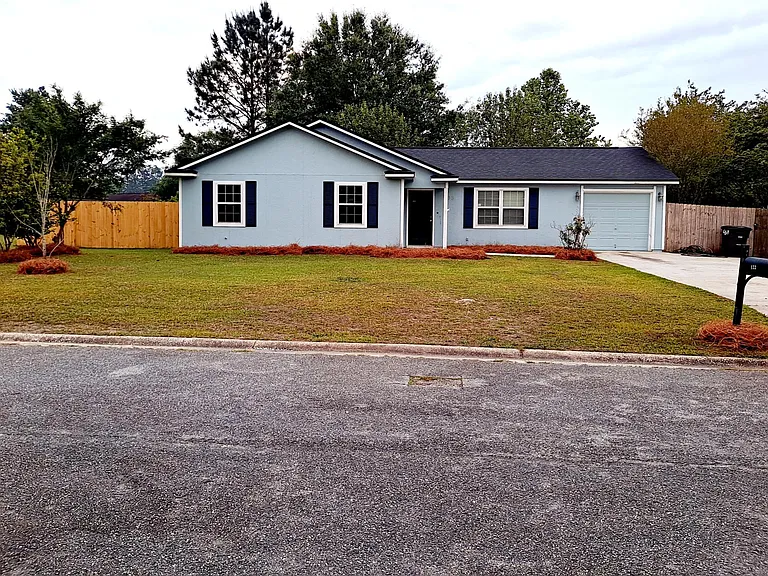 133 Julian Pl — Photo 2