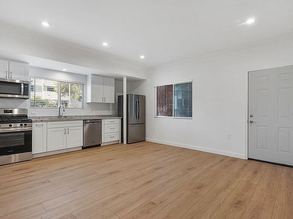 4th image of 12630 Caswell Ave #10