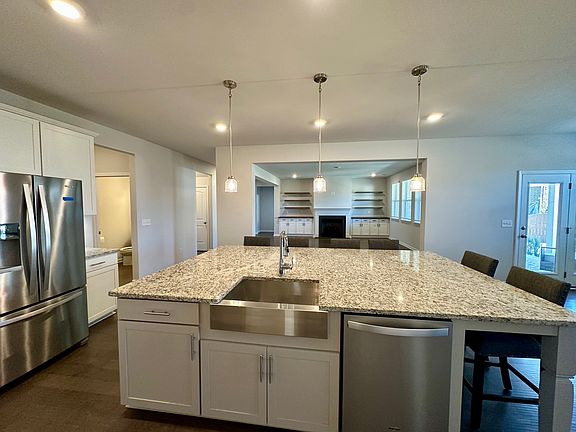5th image of 304 Greymoor Ln