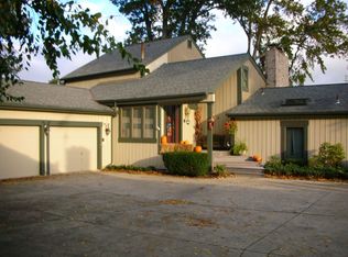 33082 Lake Rd, Avon Lake, OH 44012