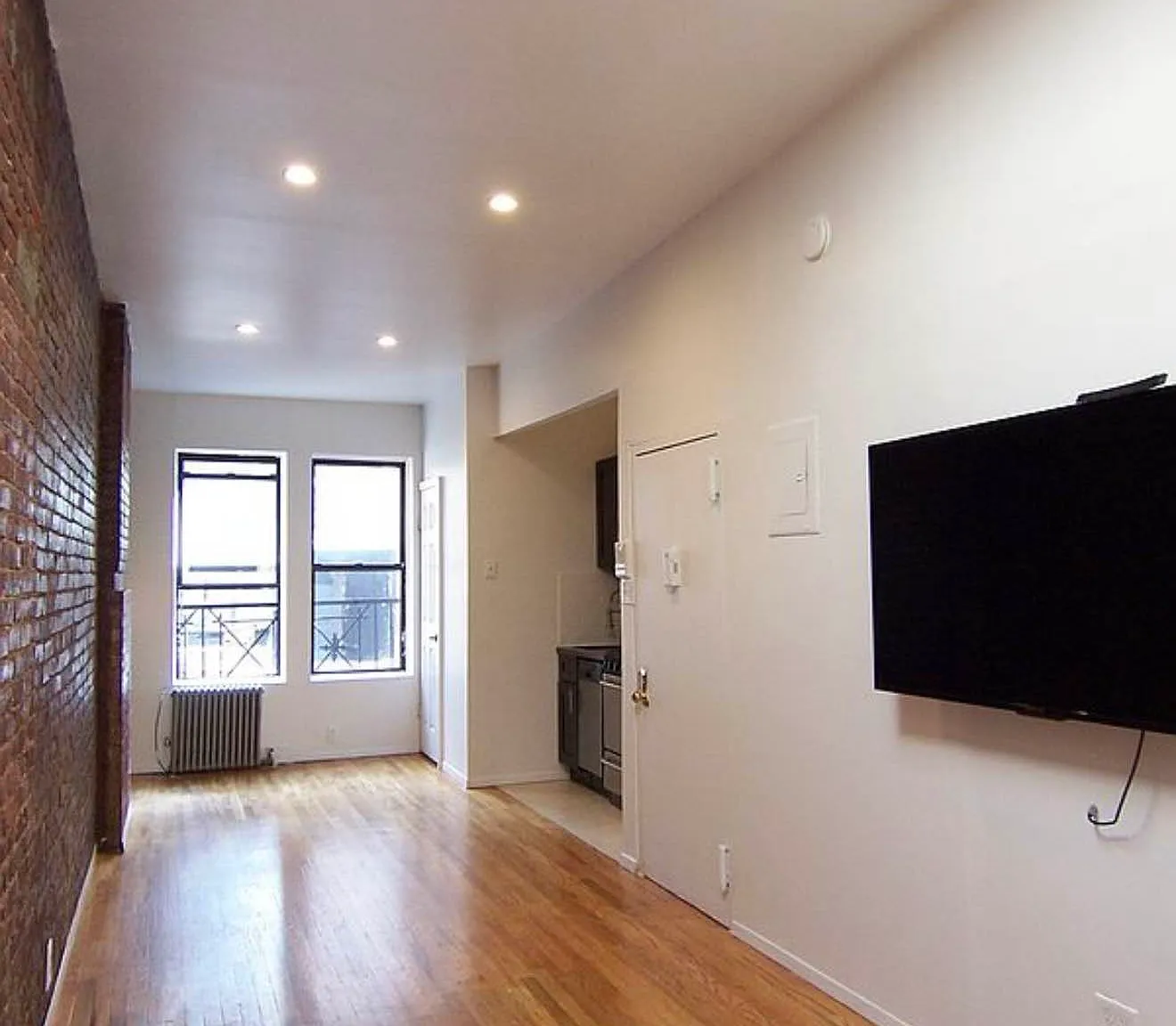 442 West 45th Street — Photo 2